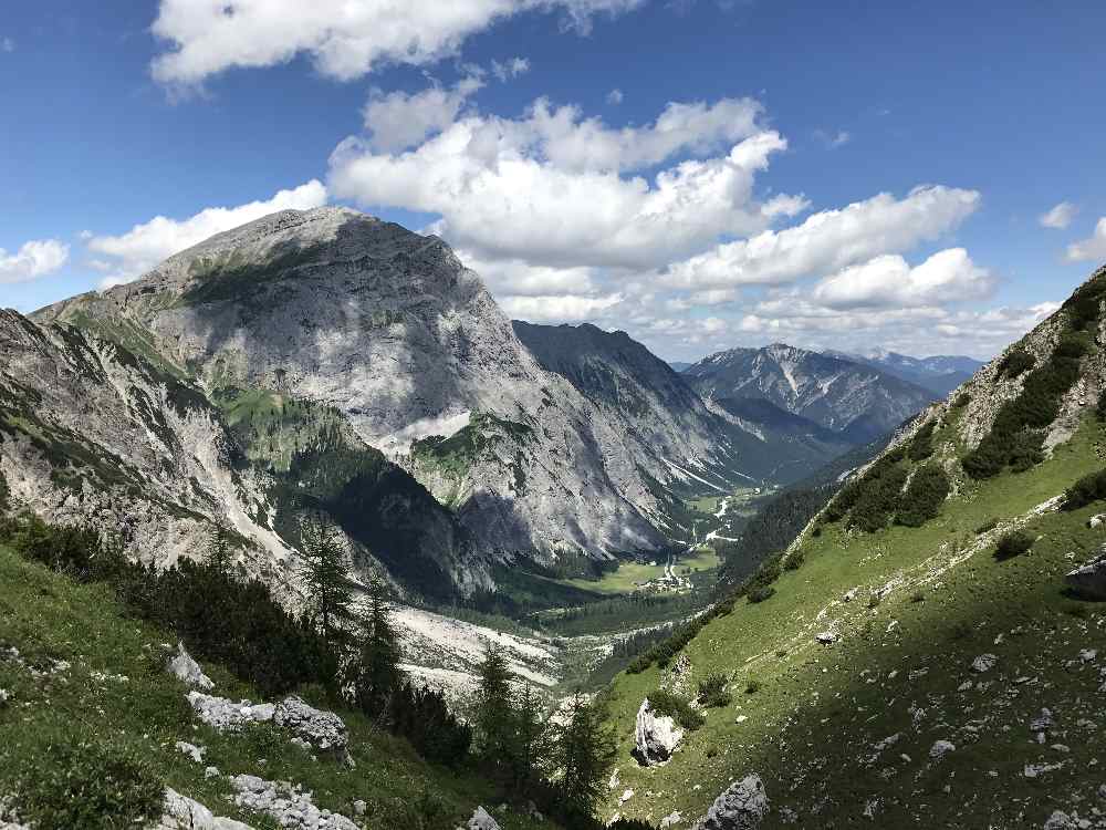 Durch dieses Tal führt die Achensee Wanderung von Pertisau auf die Lamsenjochhütte und zum Ahornboden