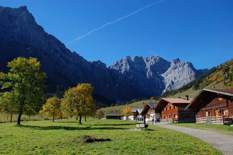 Rund um den Ahornboden in der Eng: Die bekannte Engalm