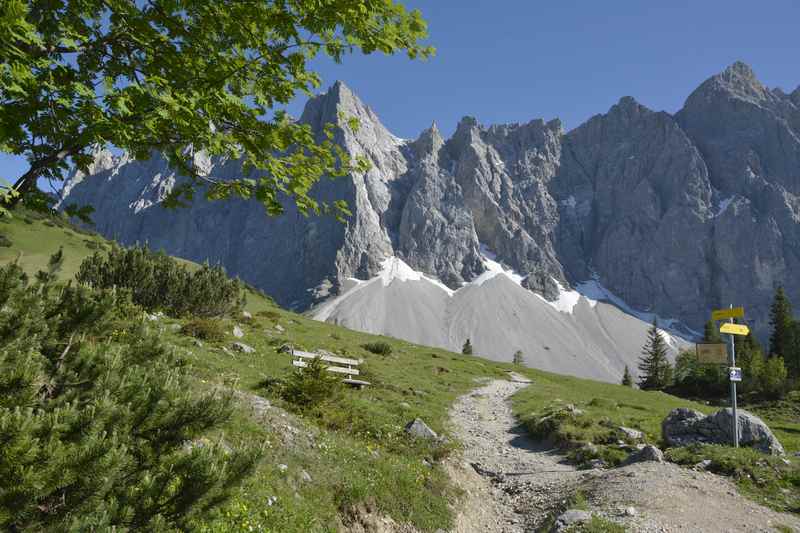 Die letzten Meter auf dem Wandersteig zur Falkenhütte