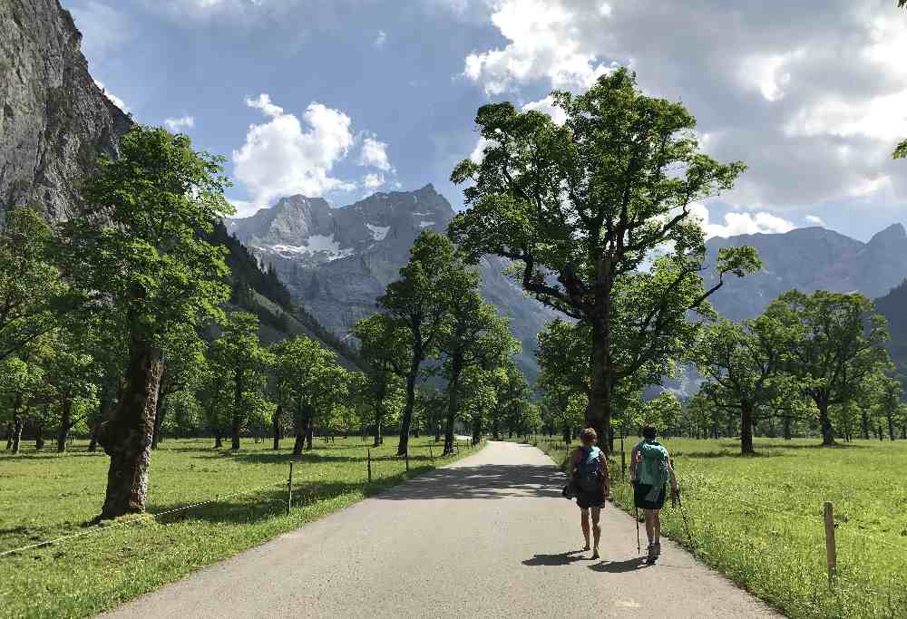 Karwendel wandern: Über den Großen Ahornboden führt nur die Straße - kein eigener Wanderweg