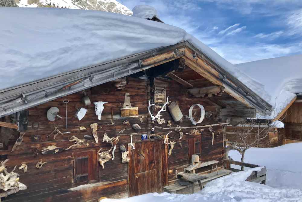 Das Ziel der Karwendelloipe: Die urigen Hütten der Engalm am großen Ahornboden