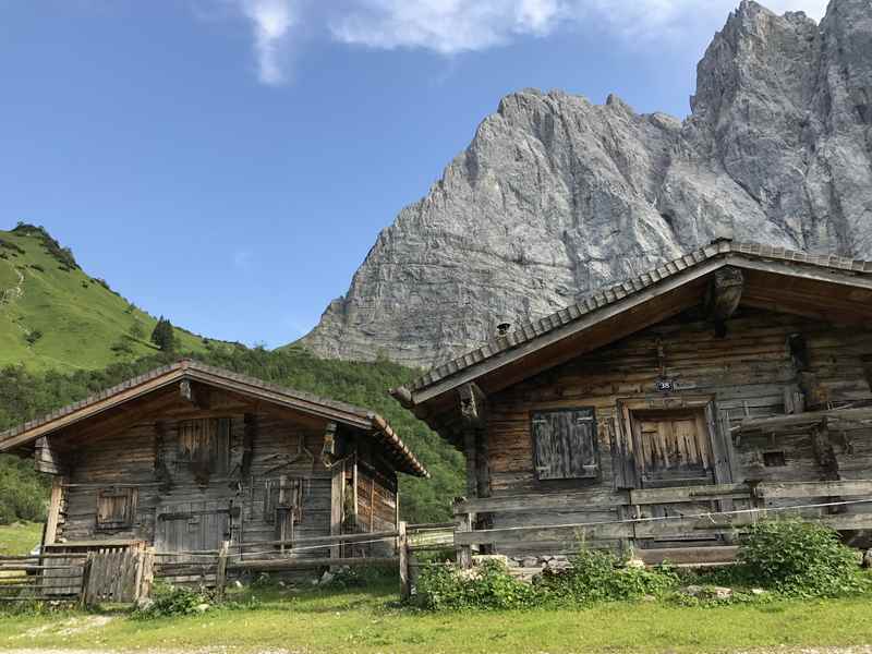 Durch das Laliderertal zu den Hütten des Laliderer Niederleger im Karwendel wandern