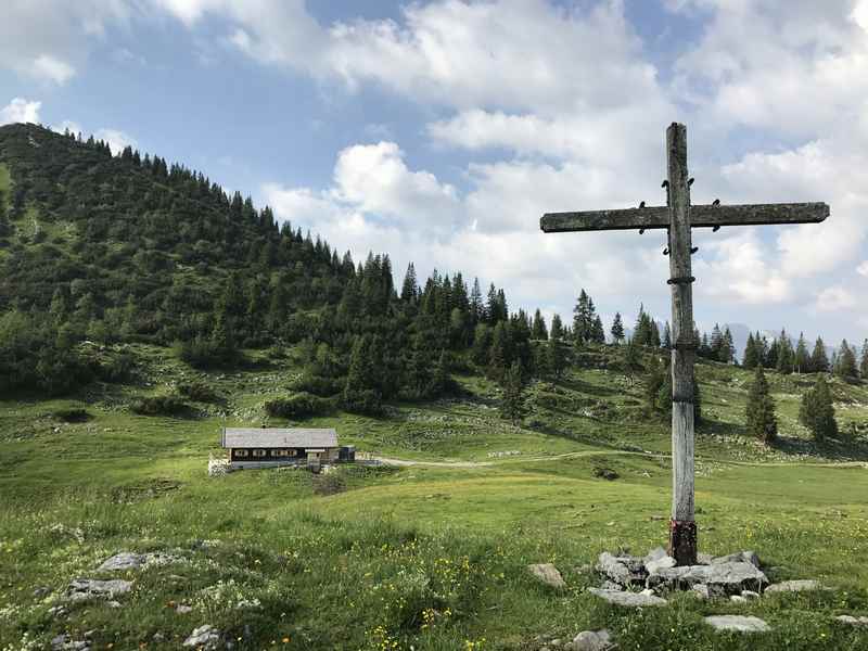 Die schön gelegene Moosenalm im Karwendel in Bayern