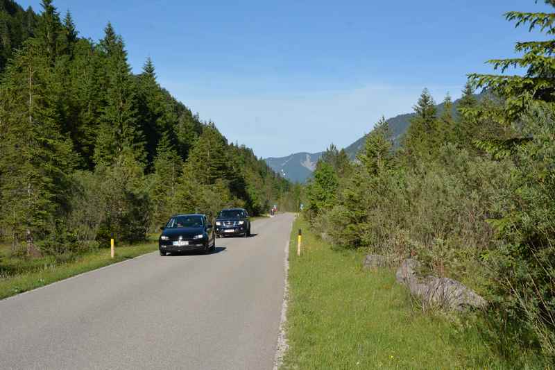 Und danach auf der Straße zwischen Isar und Karwendelvorgebirge durch die schöne Landschaft fahren