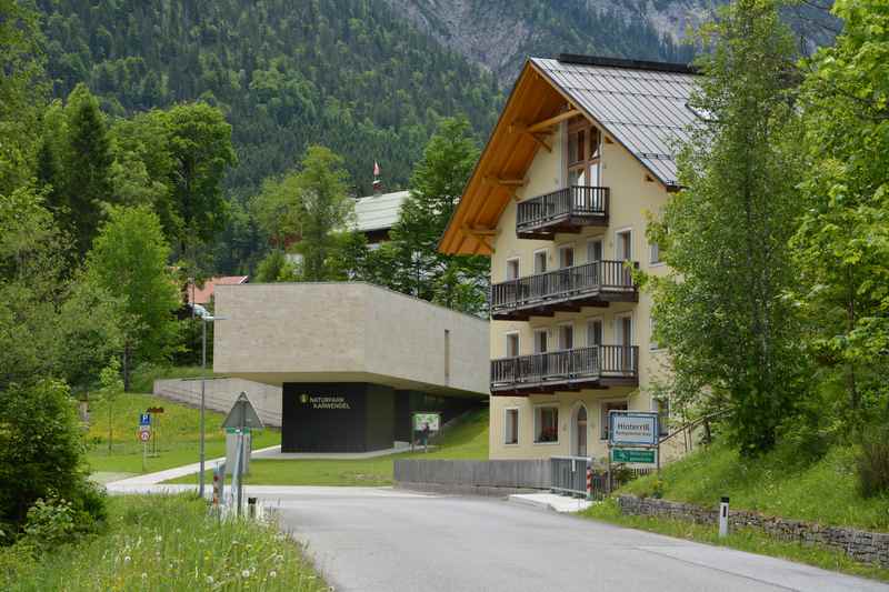 Wo Parken im Bereich von Parken Hinterriß Eng und Ahornboden? Unser Tipp: Der Wanderparkplatz links, bevor du hier nach Hinterriß hinein kommst