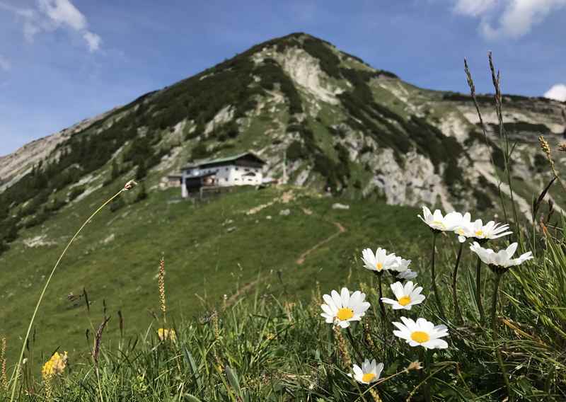 Das ist das Ziel am ersten Tag der König Ludwig Karwendeltour: Die Tölzer Hütte