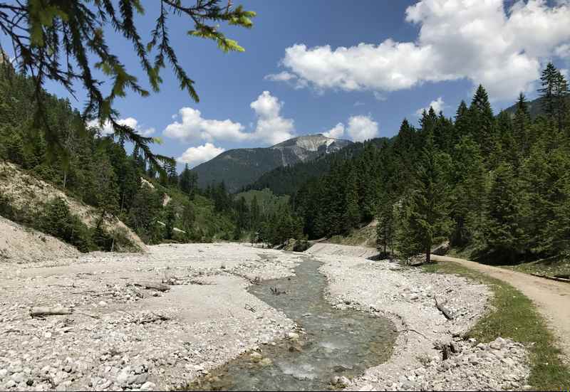 Durch das wildromantische Tortal wandern nach Hinterriß