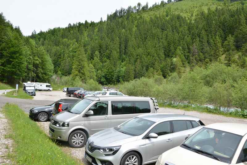 Das ist der Parkplatz in Hinterriß, für Tagestouren und für die mehrtägige Hüttenwanderung