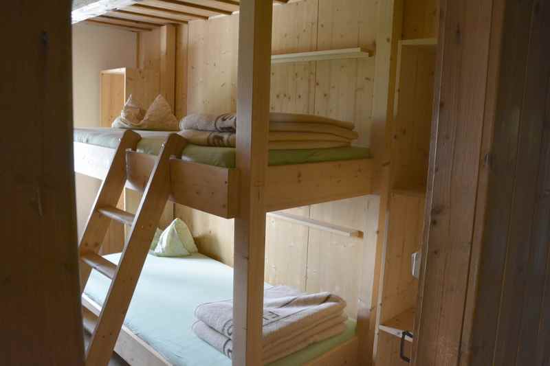 Das sind die renovierten Zimmer zum Übernachten in der Tölzer Hütte im Karwendel