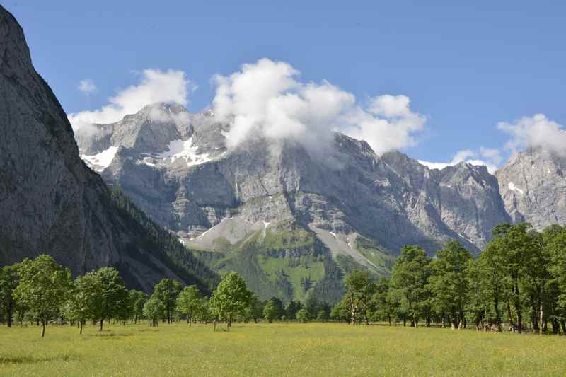 Dann über das Hohljoch zum Ziel der König Ludwig Karwendeltour: Der große Ahornboden