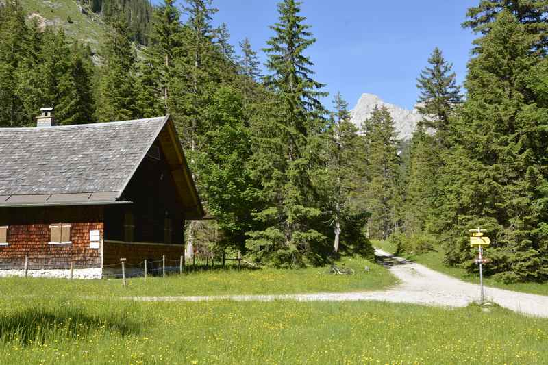 Ankunft am kleinen Ahornboden im Karwendel - idyllisch und ruhig am späten Nachmittag