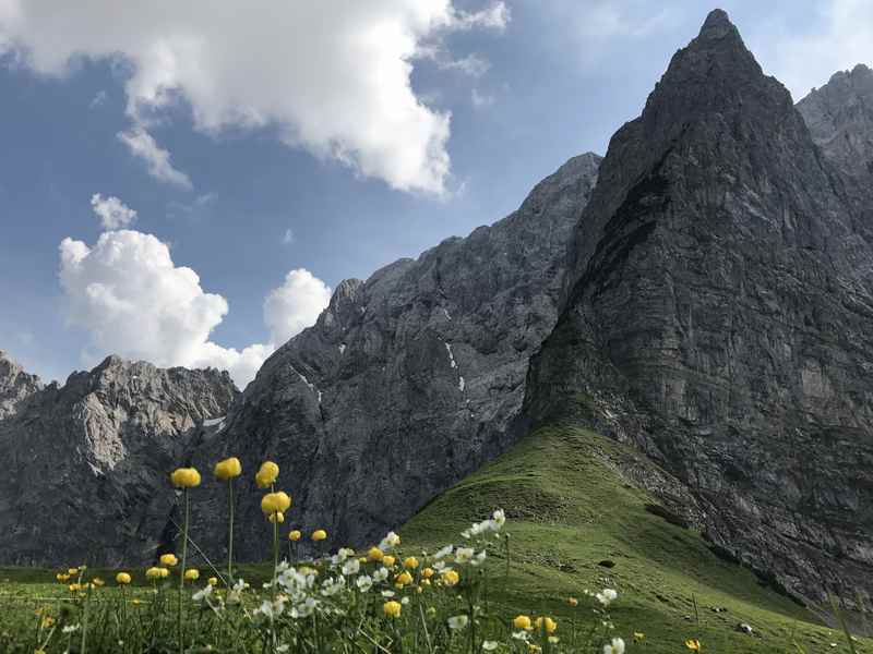 Vom Hohljoch wandern Sie hinunter zur Engalm