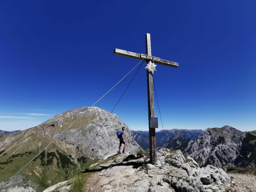 Aussichtsreiche Ahornboden Wanderung auf einen Gipfel: Der Hahnkampl