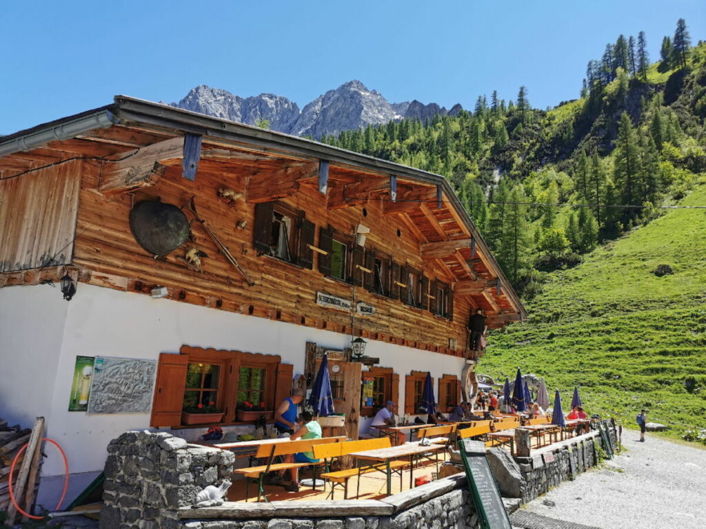 Wanderziel Binsalm - leichte Wanderung vom Ahornboden zur Alm im Karwendel