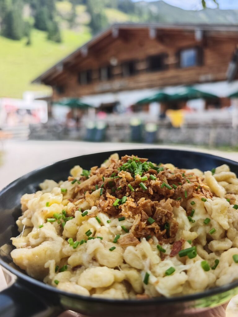 Sehr gut sind auch die Käsespätzle auf der Binsalm