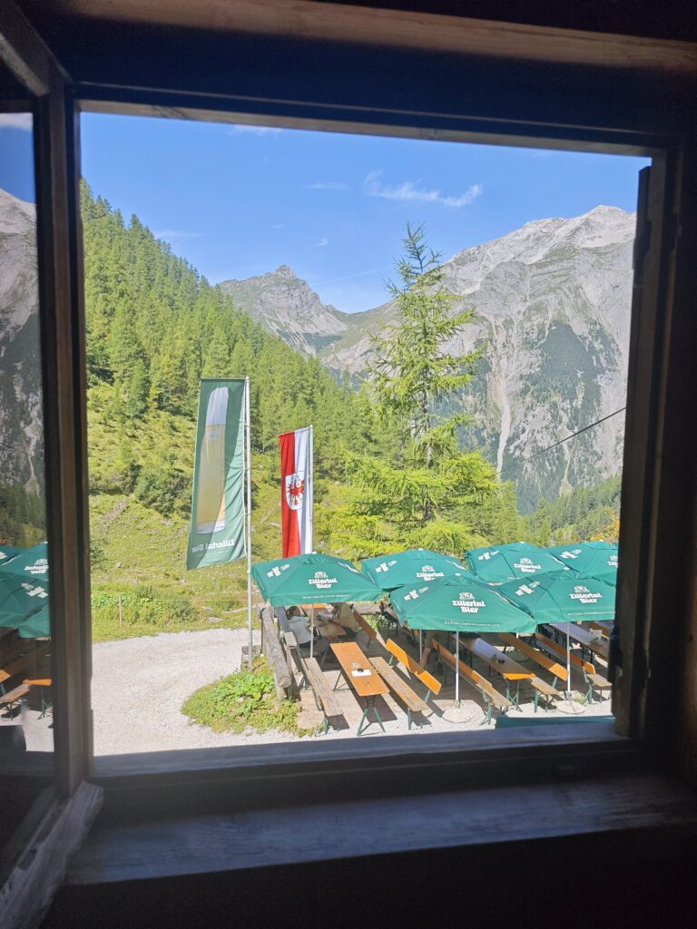 Binsalm Panoramablick beim Aufstehen