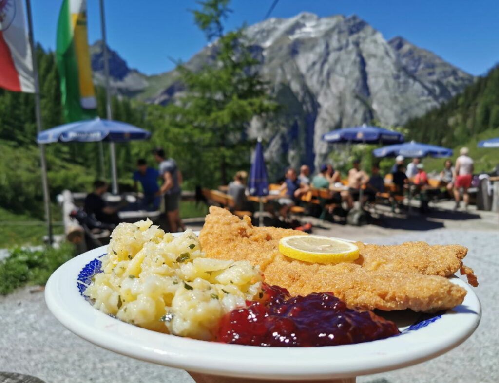 Das beliebte Schnitzel - mit viel Ausblick! Ist die Portion groß genug für deinen Hunger?