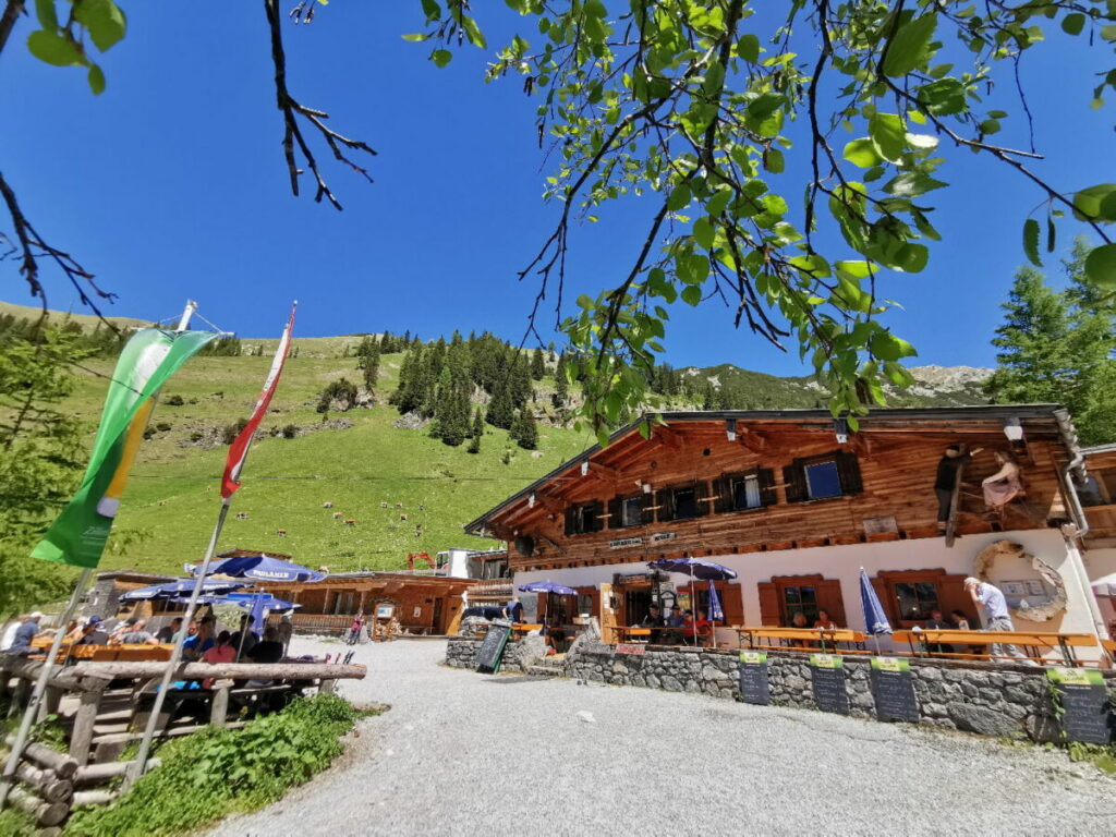 Die Binsalm Wanderung - leichte Tour zum Wandern mit Kindern, tolles Hüttenziel im Karwendel