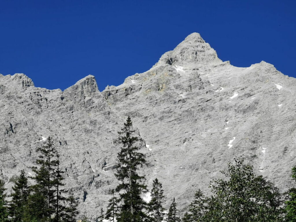 Blick zur Birkkarspitze - höchster Berg im Karwendel