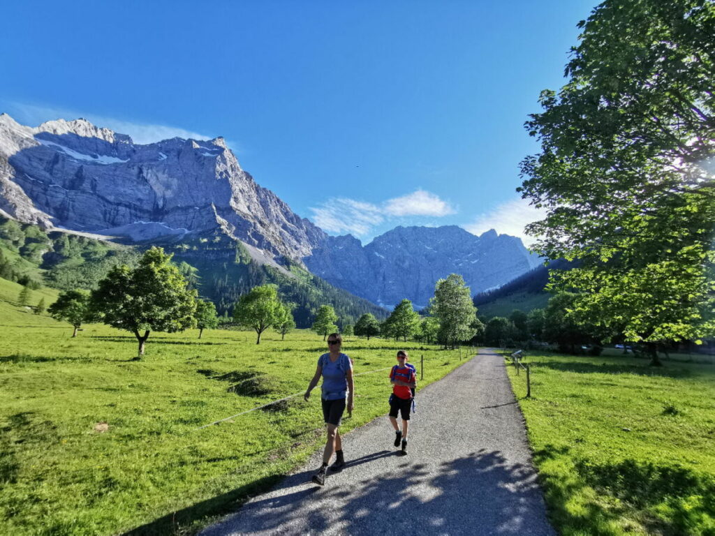 In der Eng wandern - der leichte Weg zwischen dem Almdorf und dem Parkplatz