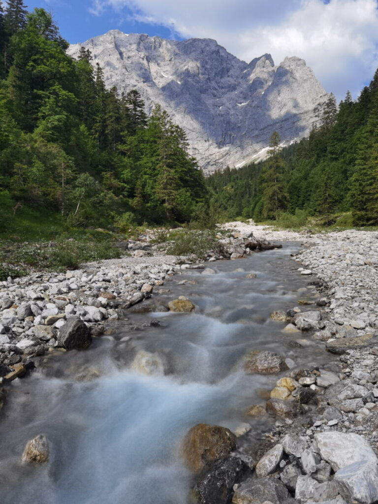 Der Rißbach begleitet dich auf der Enger Grund Wanderung