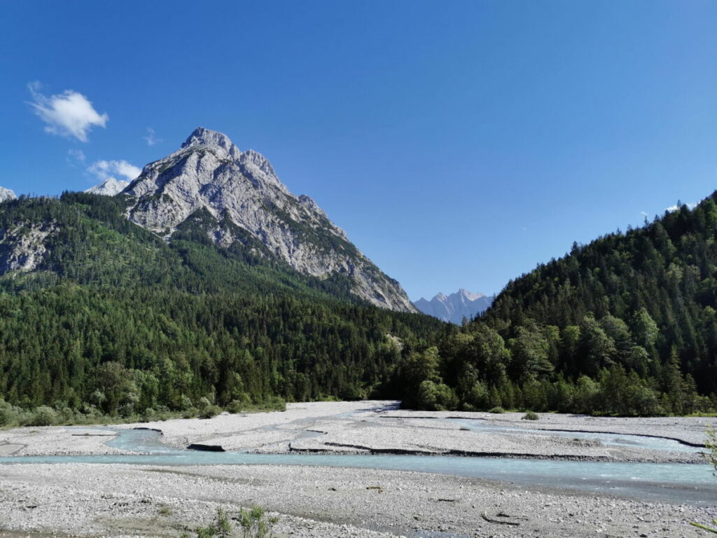 Hier zweigt das Johannestal vom Risstal ab, hinten im Bild sind die Laliderer