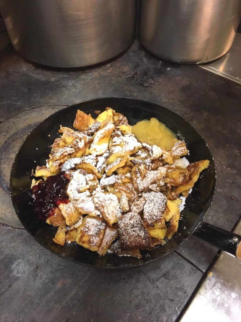 Der Binsalm Kaiserschmarrn - vom Holzofenherd auf der Alm