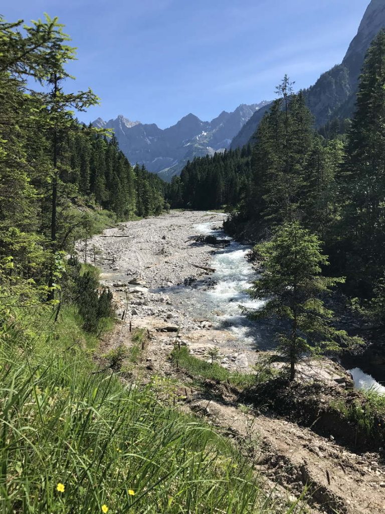 Kleiner Ahornboden wandern - das ist die schöne Natur auf dem Wanderweg im Johannistal 