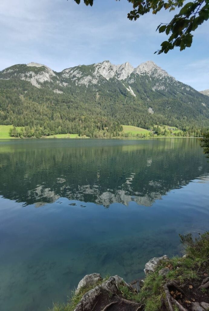 Naturschauspiel Hintersteiner See mit dem Kaisergebirge