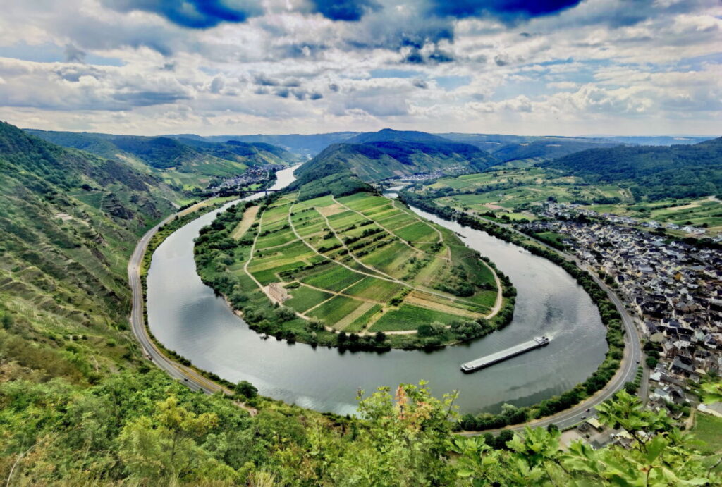 Naturschauspiele Deutschland - der Calmont Klettersteig an der Moselschleife Bremm