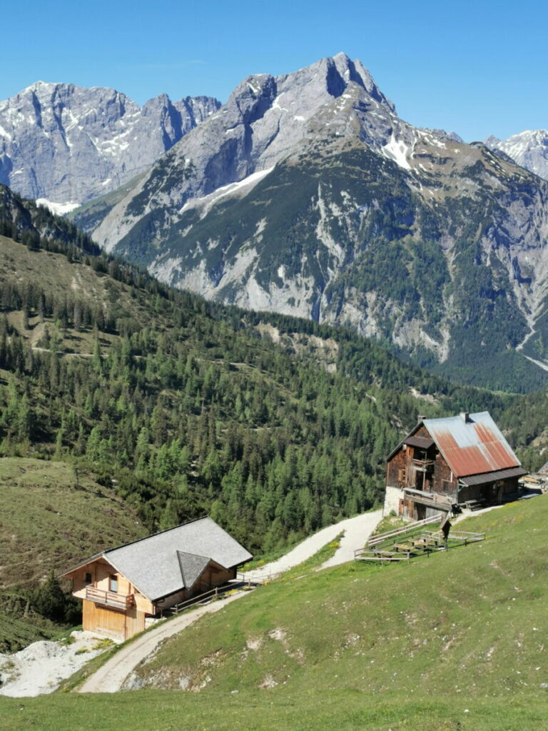 Die Plumsjochhütte hat eine 1a Aussichtslage im Karwendel