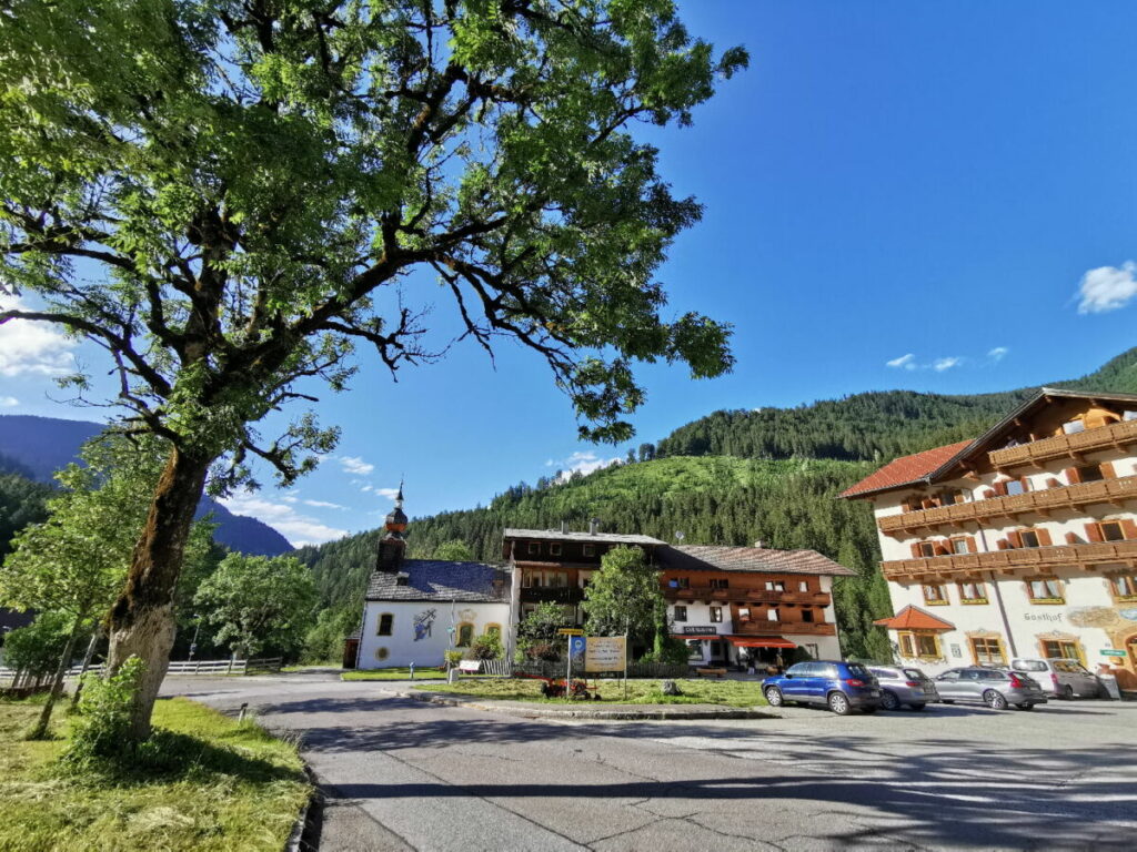 Radtour Hinterriss - Vorbei an der Kapelle in Richtung Eng