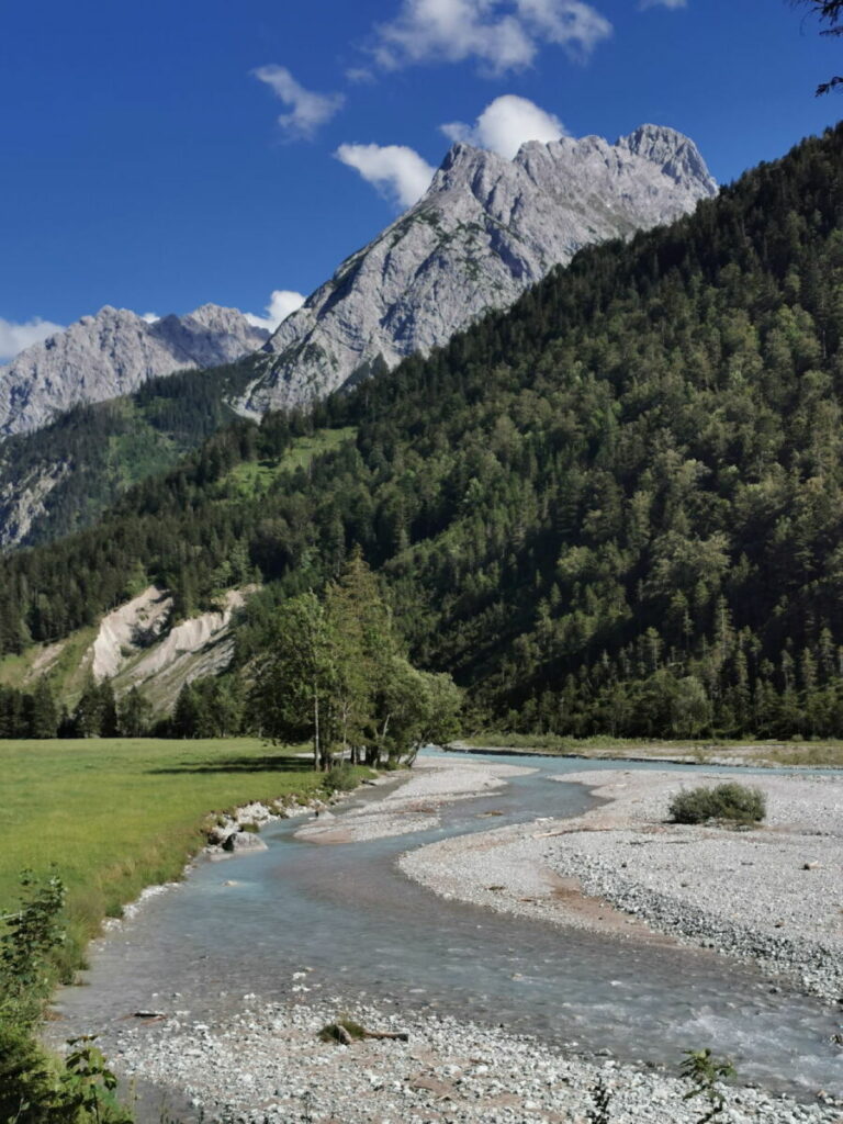 Entlang des Rißbach radfahren - durch das Rißtal mit dem imposanten Karwendel