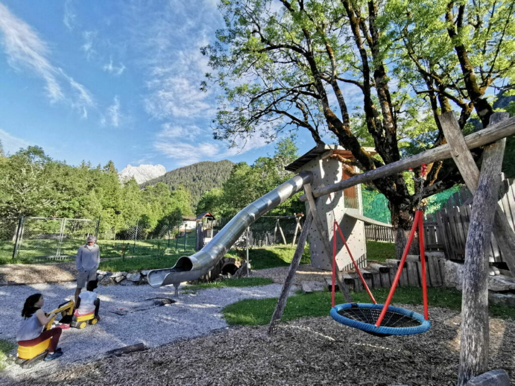 Das ist der Spielplatz neben der Ferienwohnung in Hinterriss