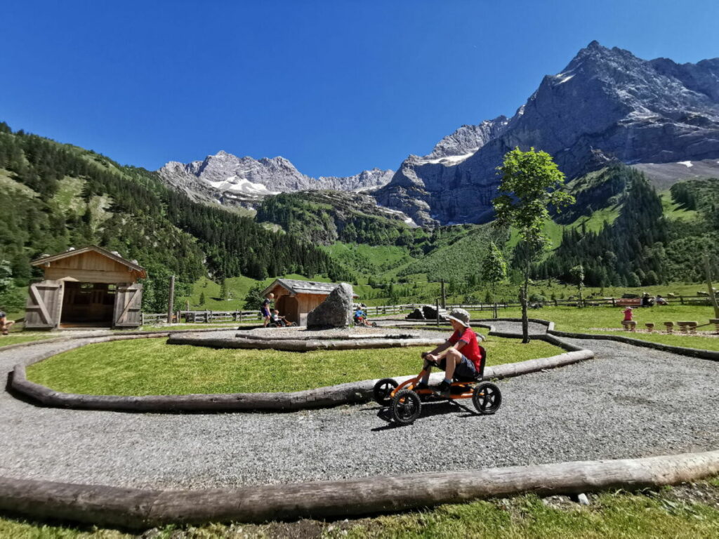 Das ist die Traktor-Rennbachn im Spielschatz Eng Alm