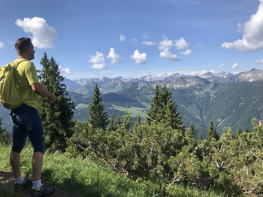 Sylvensteinsee wandern - mit Blick auf das Karwendel