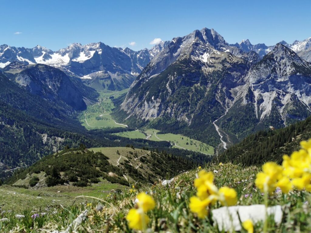 Das ist dein Ausblick am Kompar über den Ahornboden und die Eng